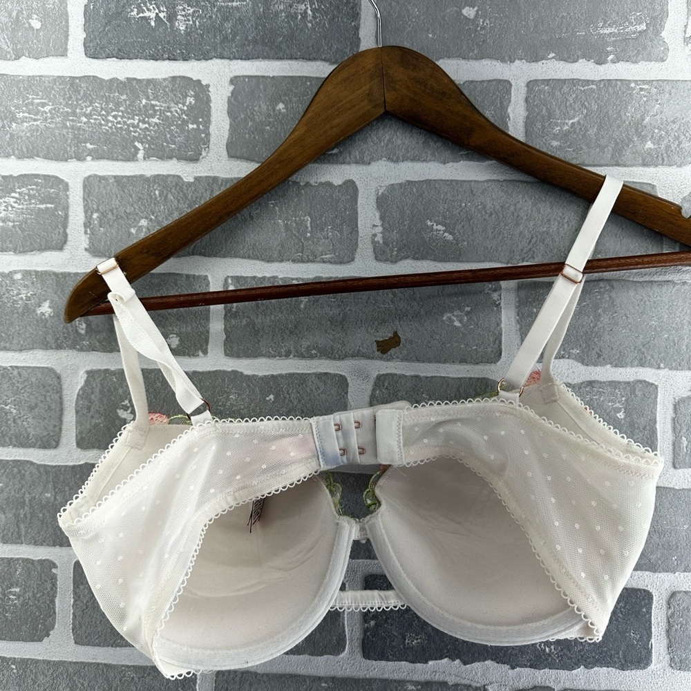 Victoria’s Secret Dream Angels Lightly-Lined Strawberry Embroidery Demi Bra - Picture 7 of 8
